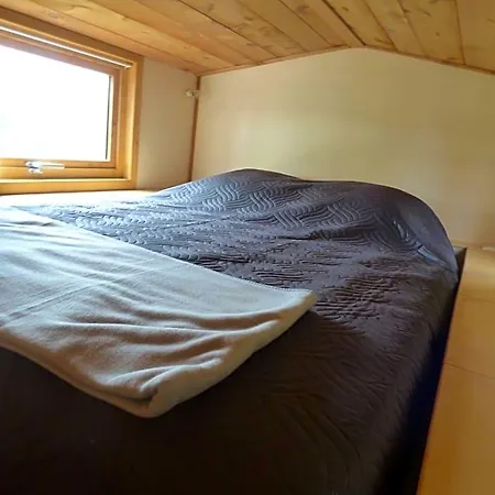 Le Vallon Des 5 Roses Bed & Breakfast 3*