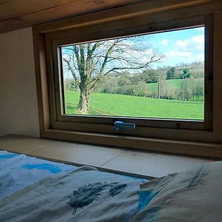 Le Vallon Des 5 Roses Bed & Breakfast 3*