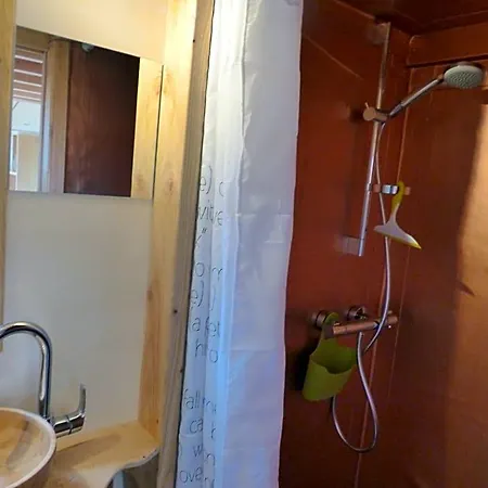 Le Vallon Des 5 Roses Bed & Breakfast 3*