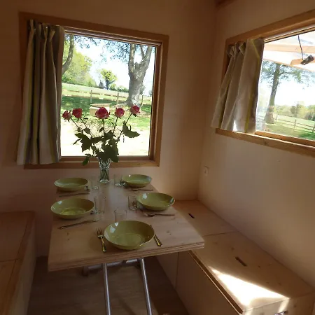 Le Vallon Des 5 Roses 3* Saint-Hilaire-du-Maine